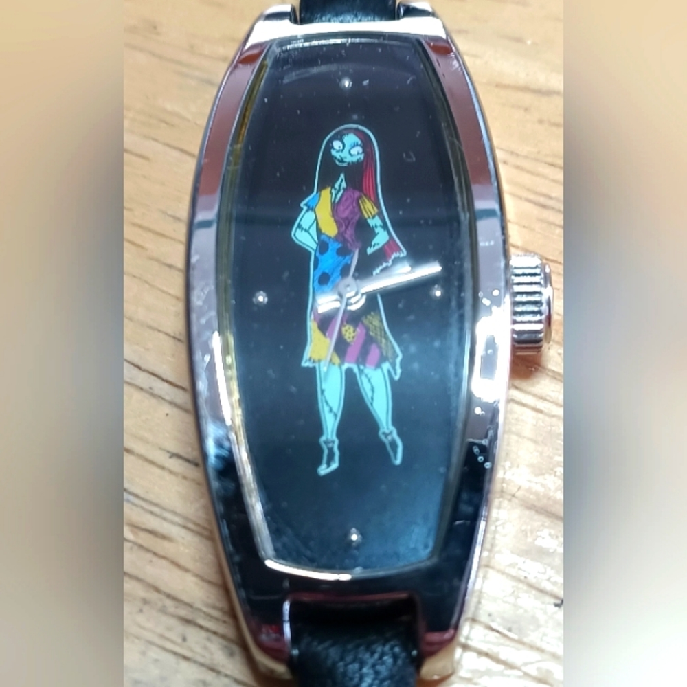 X SII Sally Nightmare Before Christmas 18.5 X 43mm silver case. 3 hand movement